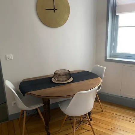 Elegant Trocadero Apartment *